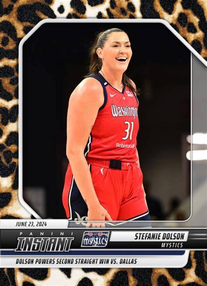 Stefanie Dolson leads No. 3 UConn women over DePaul 9144