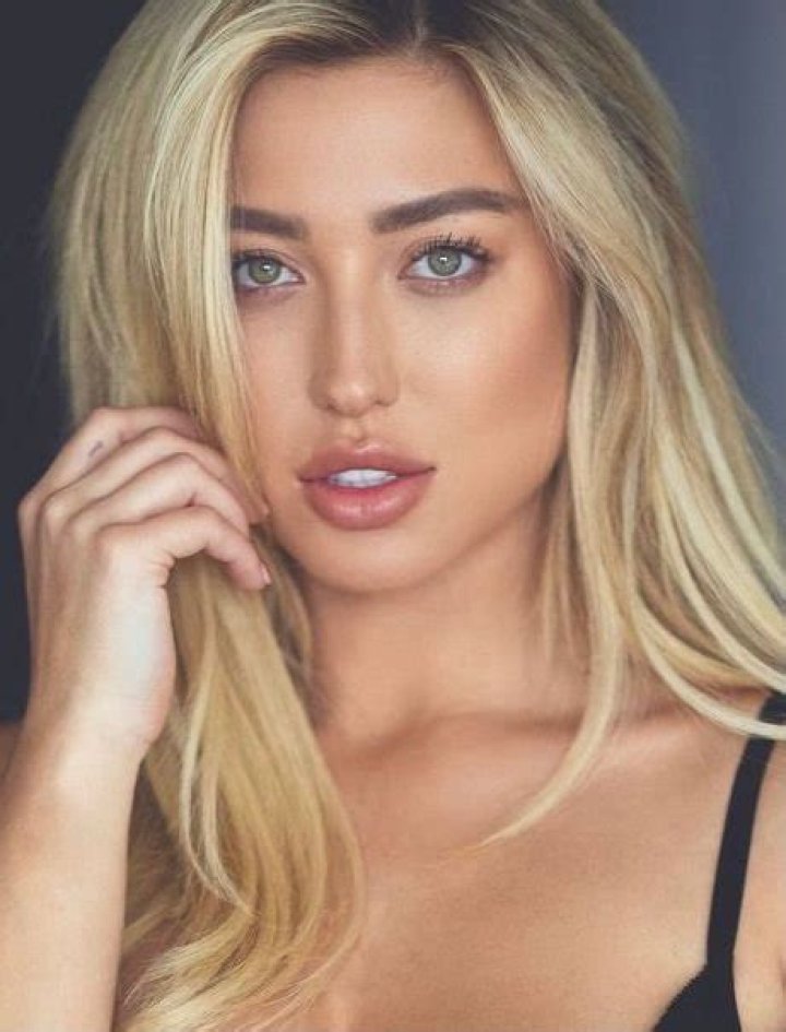 Stefanie Gurzanski Height, Facts Models Height