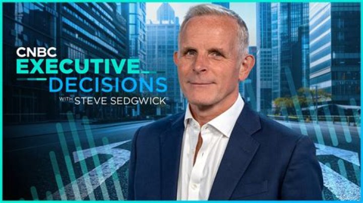 Steve Sedgwick von CNBC erklärt wort und gestenreich aus Dresden 27.05