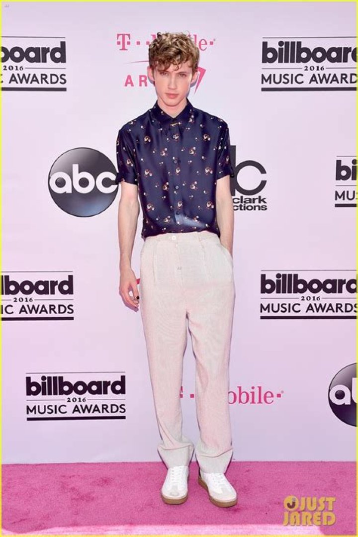 STYLE Troye Sivan at 2016 Billboard music awards in Alexander McQueen