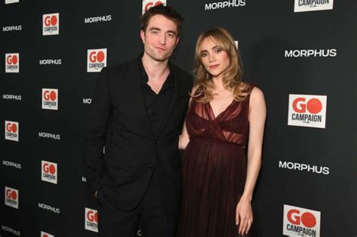 Suki Waterhouse Age, Net Worth, Boyfriend, Family, Siblings and