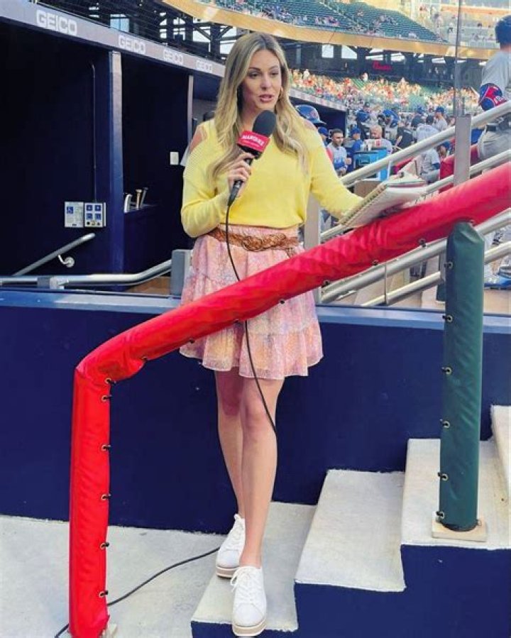 Taylor McGregor Cubs reporter Marquee Network r/hot_reporters