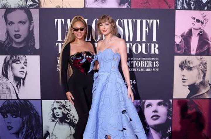 Taylor Swift Opens Up About Mom's Brain Tumor, Cancer Battle