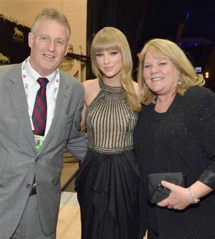 Taylor Swift Wiki, Age, Family, Boyfriend, Height, Net Worth