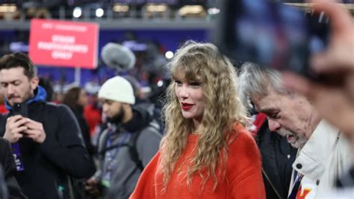 Taylor Swift Wore A 'Midnights'Inspired Outfit To The 2022 MTV VMAs
