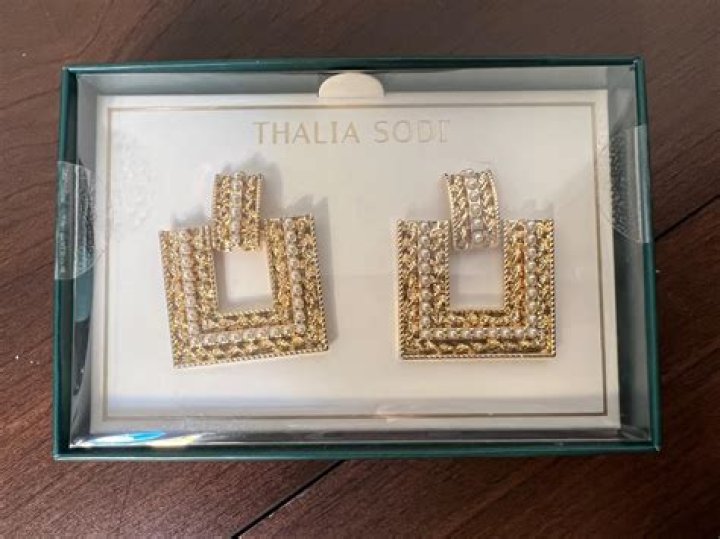 Thalia, 2009 Thalia, Diamond Earrings, Appearance, Diva, Photoshoot