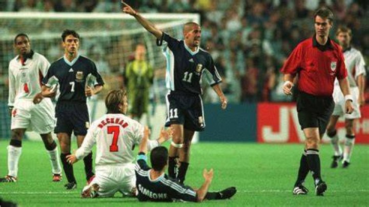 The fastest red card in soccer history off the field in 2 seconds