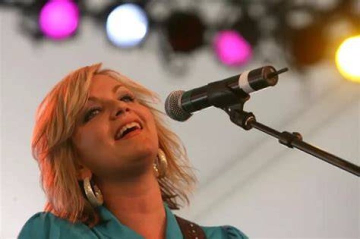 The Isaacs Sonya Isaacs Suffers Miscarriage
