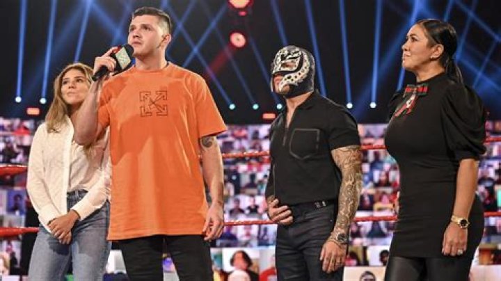 The Mysterio Family Set for WWE SmackDown, Updated Card