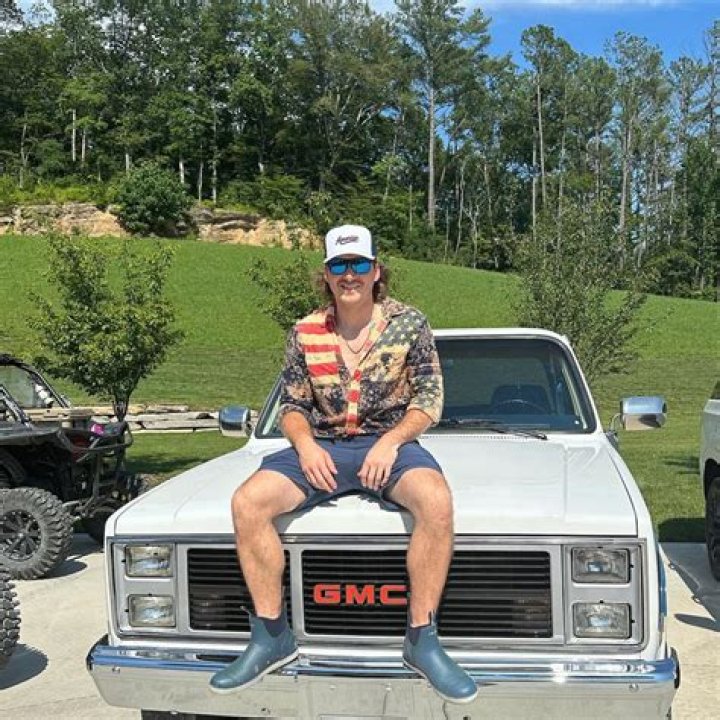 The Wallen Tour Trucks Have Arrived in Evansville [Photos]