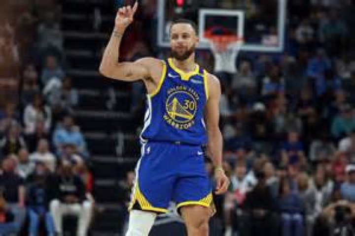 These Photos Of Steph Curry & His Daughters Celebrating His NBA