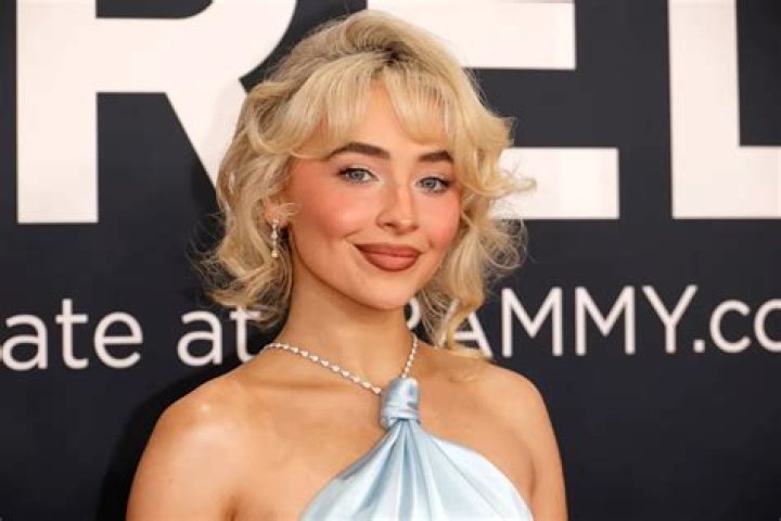 This Is Sabrina Carpenter&rsquo;s Natural Hair Color, and It Is