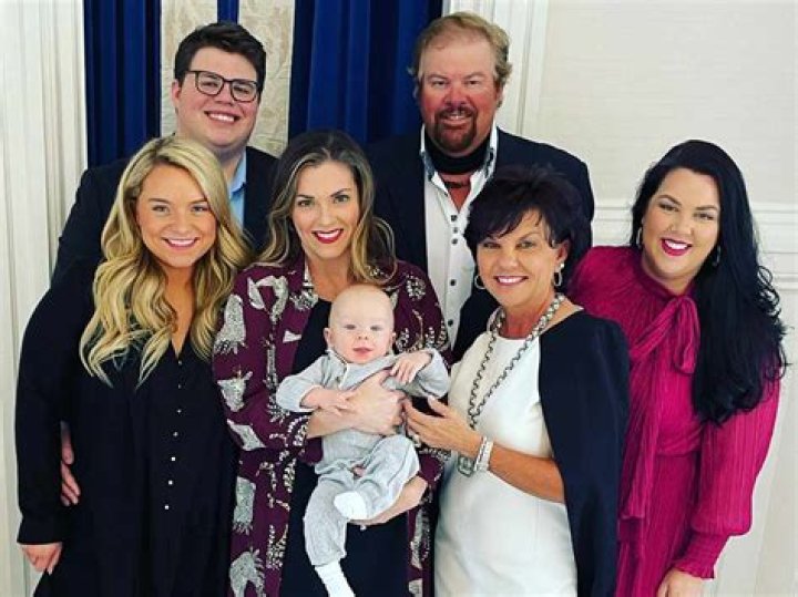 Toby Keith Wife, Wiki, Biography, Age, Parents, Net Worth, Stomach Cancer