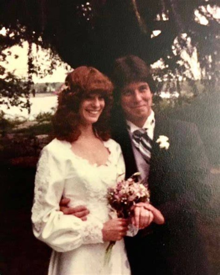 Tom Bergeron and Wife Lois Bergeron’s Relationship Timeline