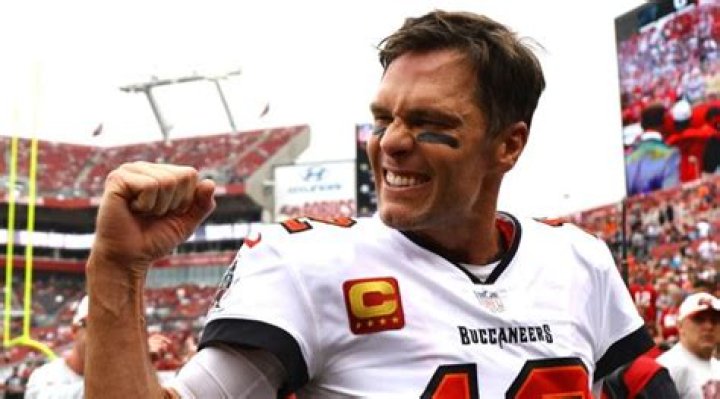 Tom Brady agrees to purchase minority stake in Las Vegas Raiders, per