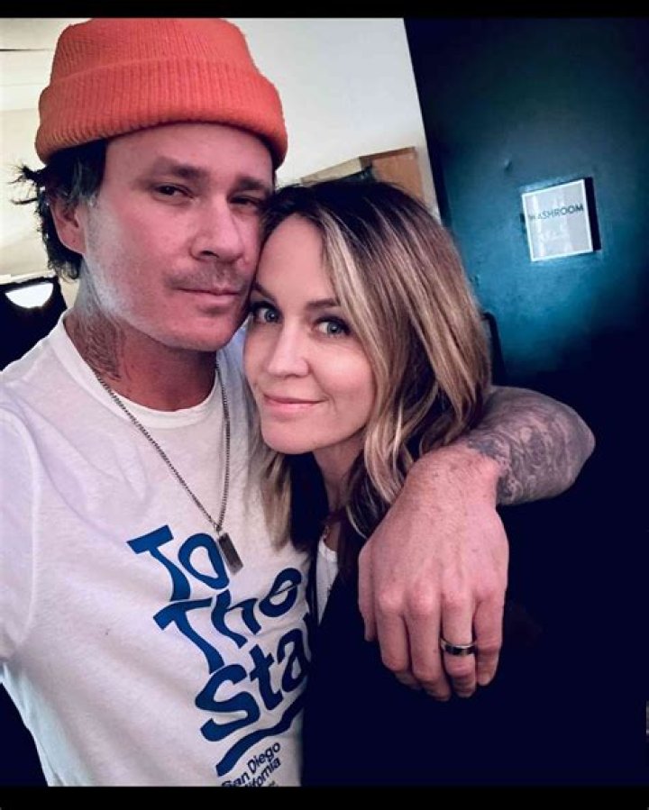 Tom DeLonge 2022 Wife, net worth, tattoos, smoking & body facts Taddlr