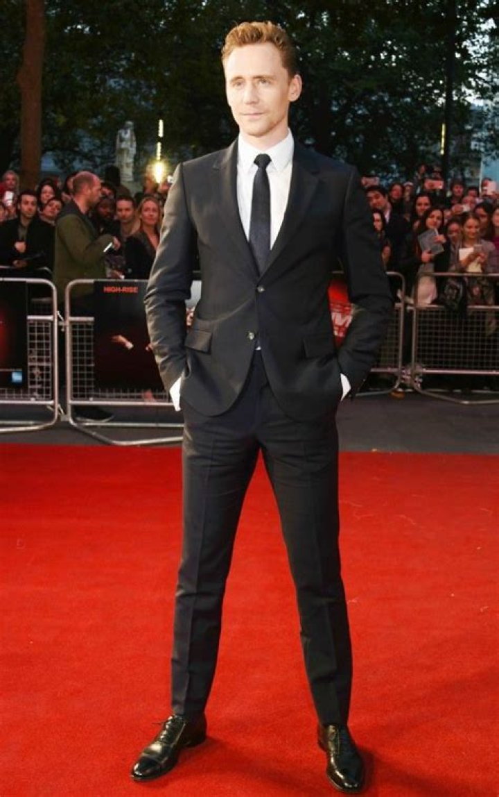 Tom Hiddleston Height, Weight, Age, Girlfriends, Family, Biography