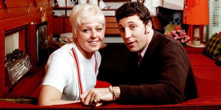 Tom Jones Blamed Himself for Wife&rsquo;s Passing &mdash; He Says She Was