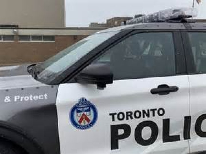 Toronto cop can barely control her laughter after question about weed