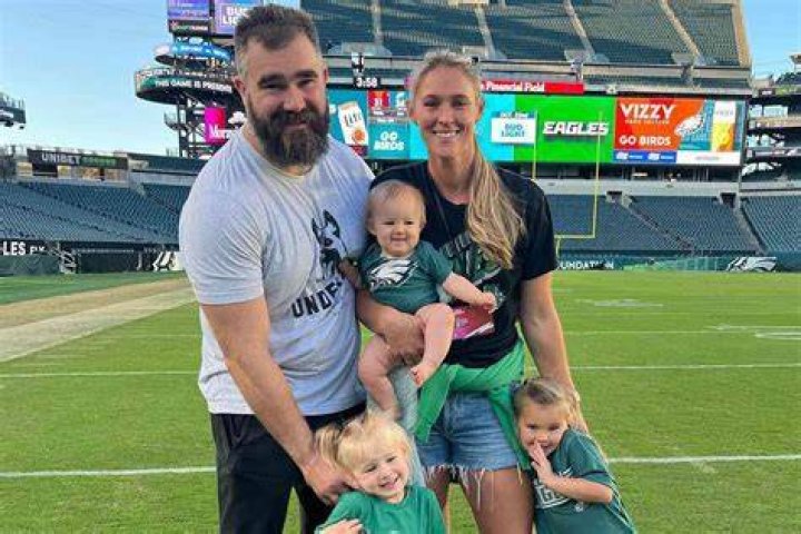 Travis Kelce Kids, Wife, Wiki, Age, Net Worth, Salary, Parents, Sibling