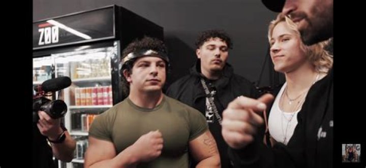 tren twins claim 5,7ft more like 5,5ft r/moreplatesmoredates