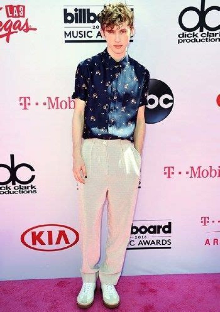 Troye Sivan Height Weight Body Statistics Boyfriend Healthy Celeb