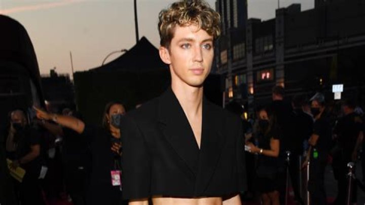 Troye Sivan Just Made His Red Carpet Return In Fendi At 2021 VMAs