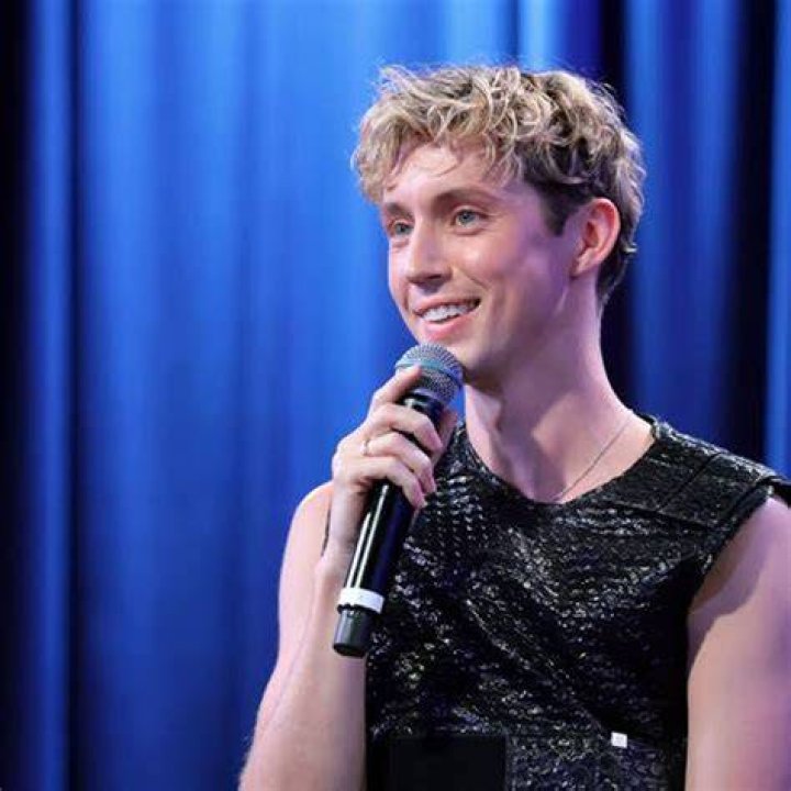 Troye Sivan Net Worth (Updated 2023) Bio Overview
