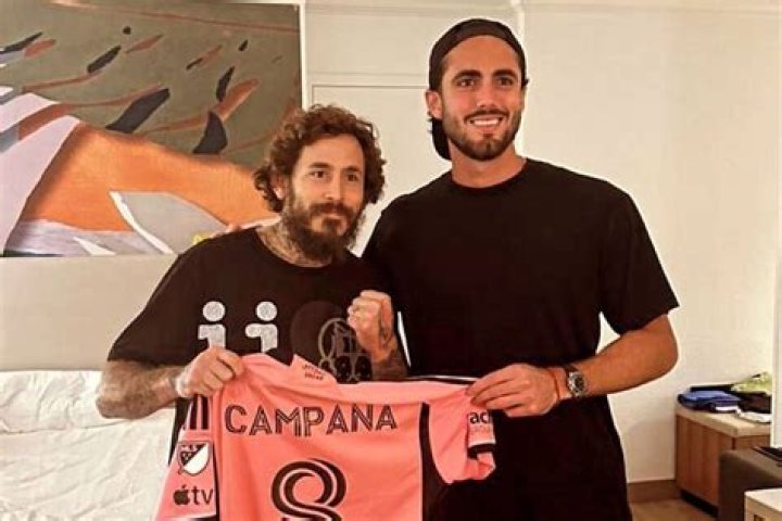 Un victorioso Leonardo Campana celebra con su novia ¿quién es ella