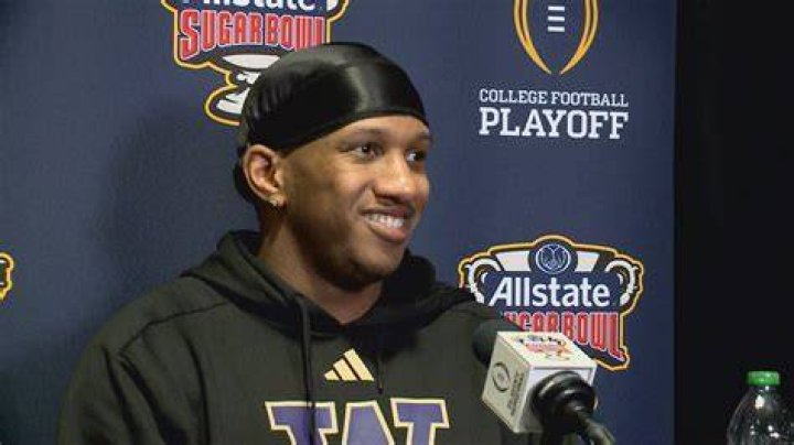 UW quarterback Michael Penix Jr.'s family cheering on Huskies