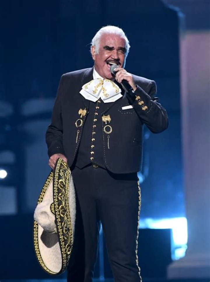 Vicente Fernandez Bio, Height, Weight, Family, Net Worth & More