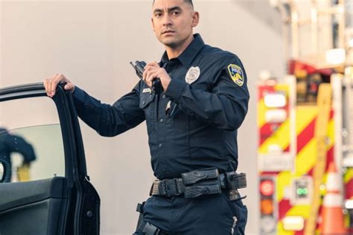Video Offduty NYPD cop pulls gun on L.I. neighbor after road rage