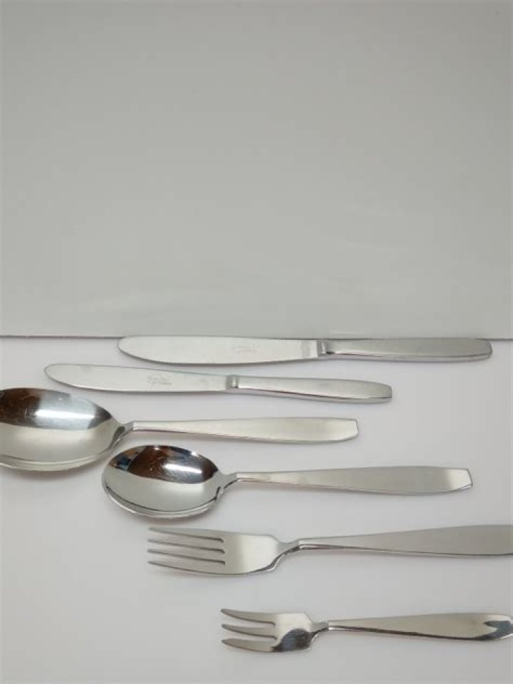 Vintage 80 delig 'SOLA' bestekset Kringwinkel