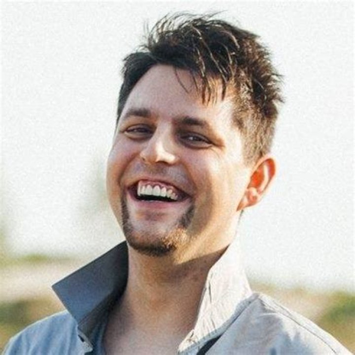 Vladimir Popov Ficha de autor en Tebeosfera