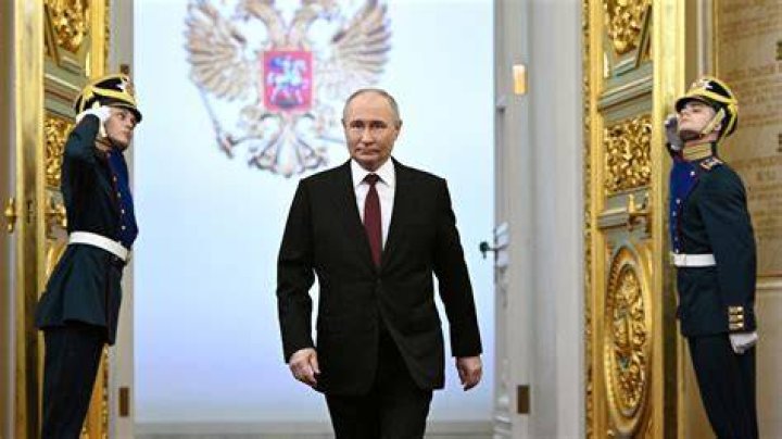 Vladimir Putin is 5'7 with shoes on. Win for ShortGang? Sports, Hip