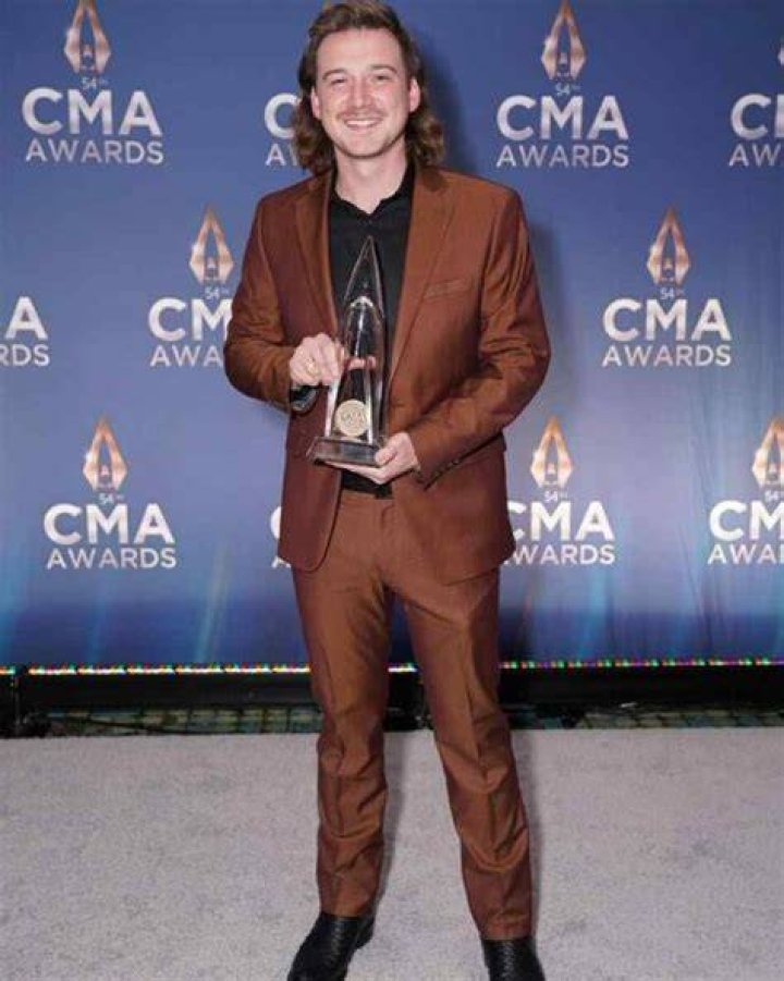 Wallen measurements, bio, height, weight, and shoe size