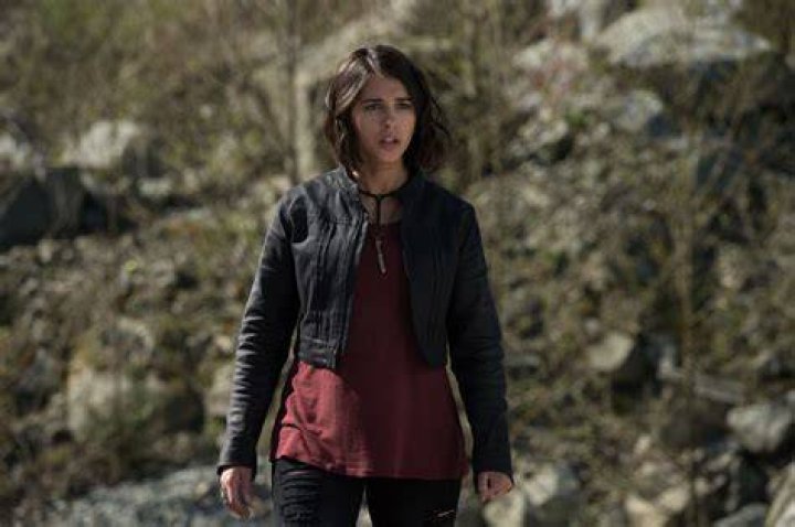 Wallpaper Naomi Scott, women, actress, looking at viewer