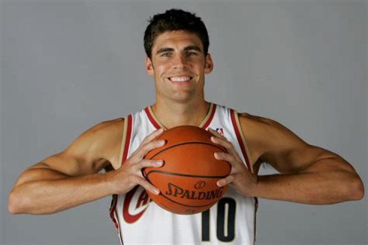 Wally Szczerbiak wife Shannon Szczerbiak (Bil, Wiki)