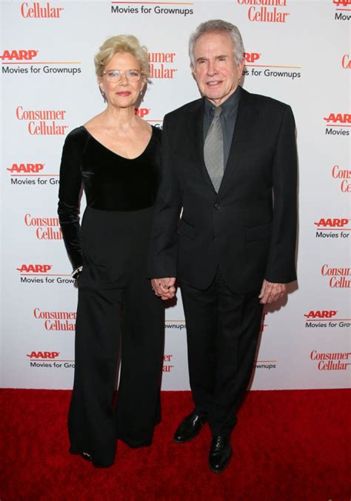 Warren Beatty and Bening don matching black for New York Stage