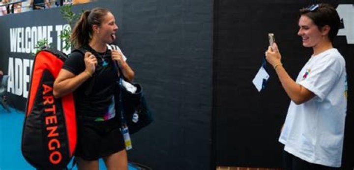 WATCH Daria Kasatkina gets girlfriend Natalia Zabiiako on court for