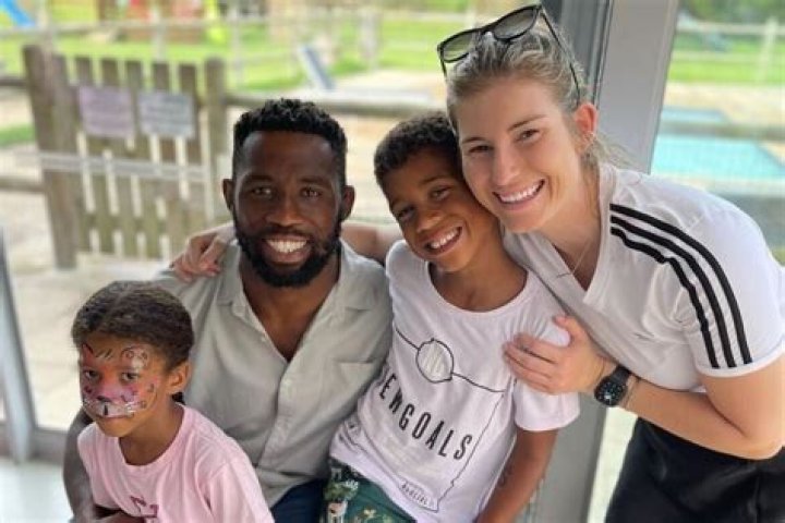WATCH So cute! Siya Kolisi plays dolls with his daughter Keziah