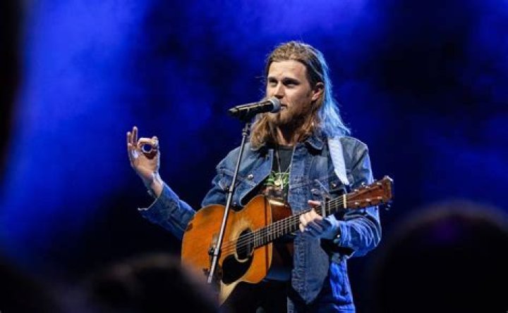 Wesley Schultz Bio, Wiki, Age, Birthday, Height, Wife, Son, Family, The