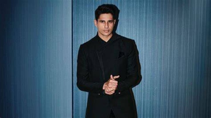What Happened To Sidharth Malhotra Father Sunil Malhotra?
