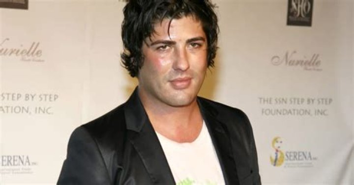 What is Brandon Davis' net worth? Oil heir proposes to Ashley Benson