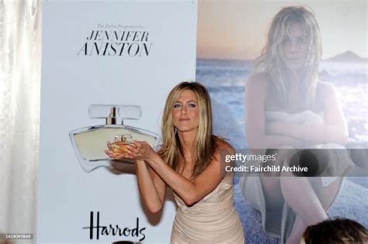 What Perfume Does Jennifer Aniston Wear? Scented Chemistry