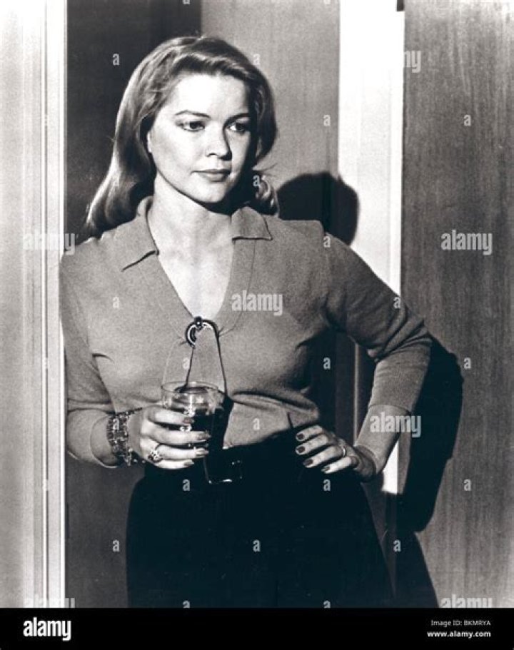 What year did Ellen Burstyn win best actress? Who did Ellen Burstyn