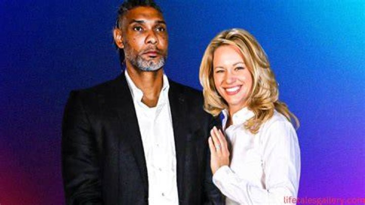 When Amy Sherrill Got Married & Divorced? Her Bio, Net Worth, Parents