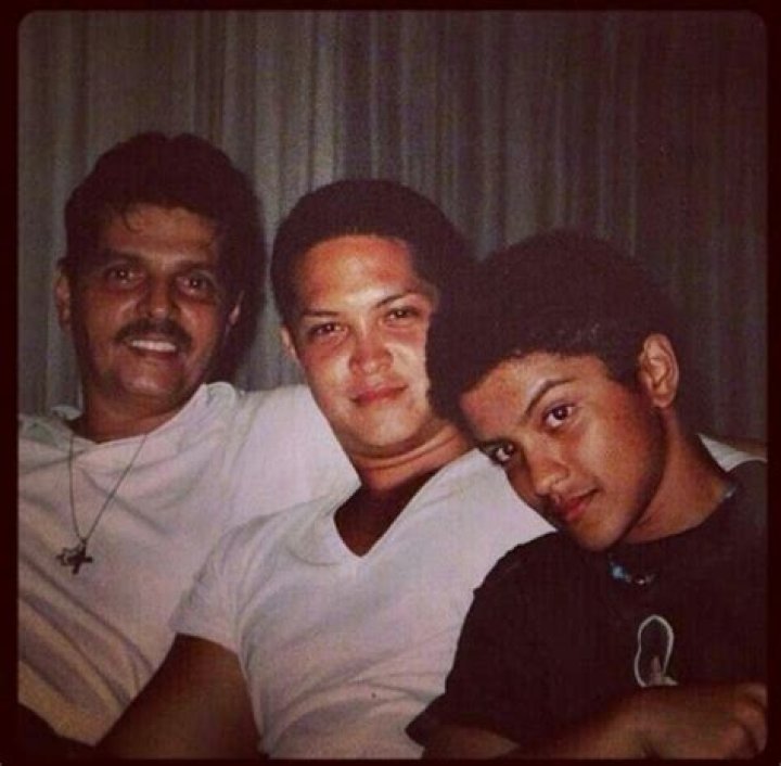 when did bruno mars dad die