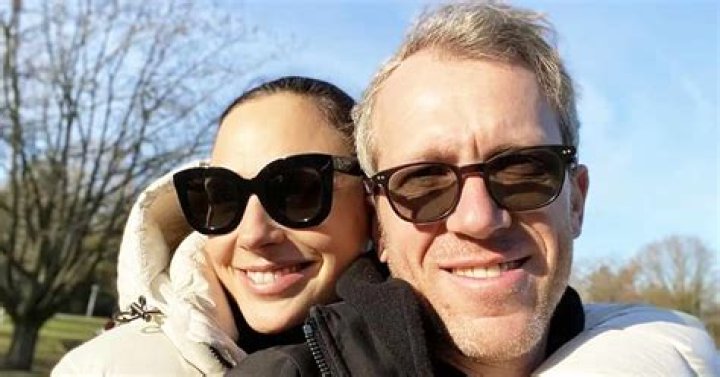 When Gal Gadot Accidentally Chopped Off Her Fingertip & Husband Yaron