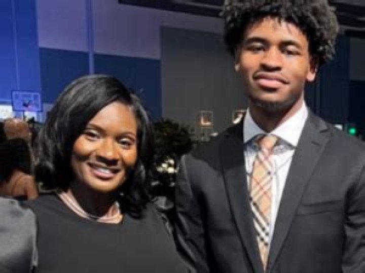 Who Are Cam Thomas Parents? Mother Leslie And Father Dale